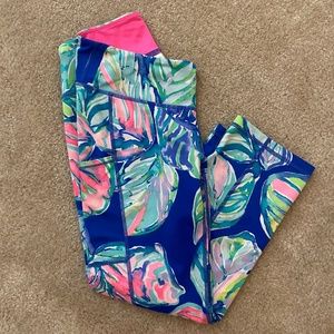 Lilly Pulitzer Luxletic Cropped Leggings in Casa Del Sol - Size Small